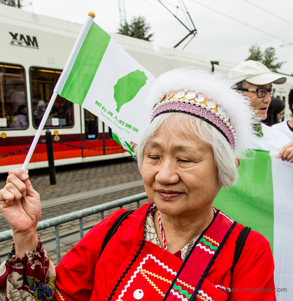 140607-Grand Floral Parade-080